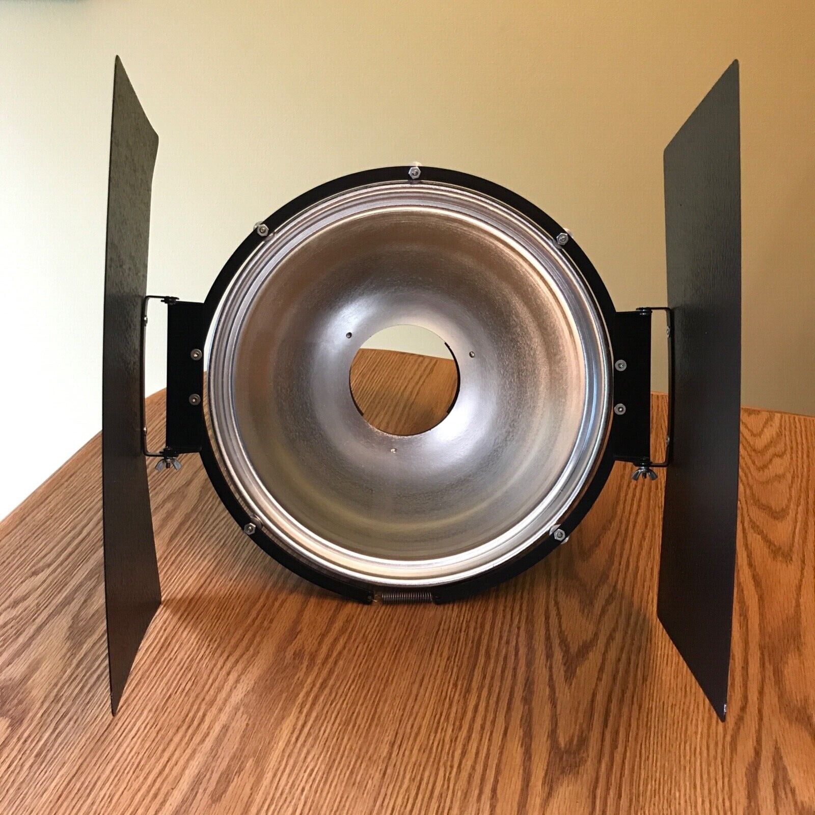 Speedotron 11” Reflector With 2-leaf Barn Doors - Brown Line